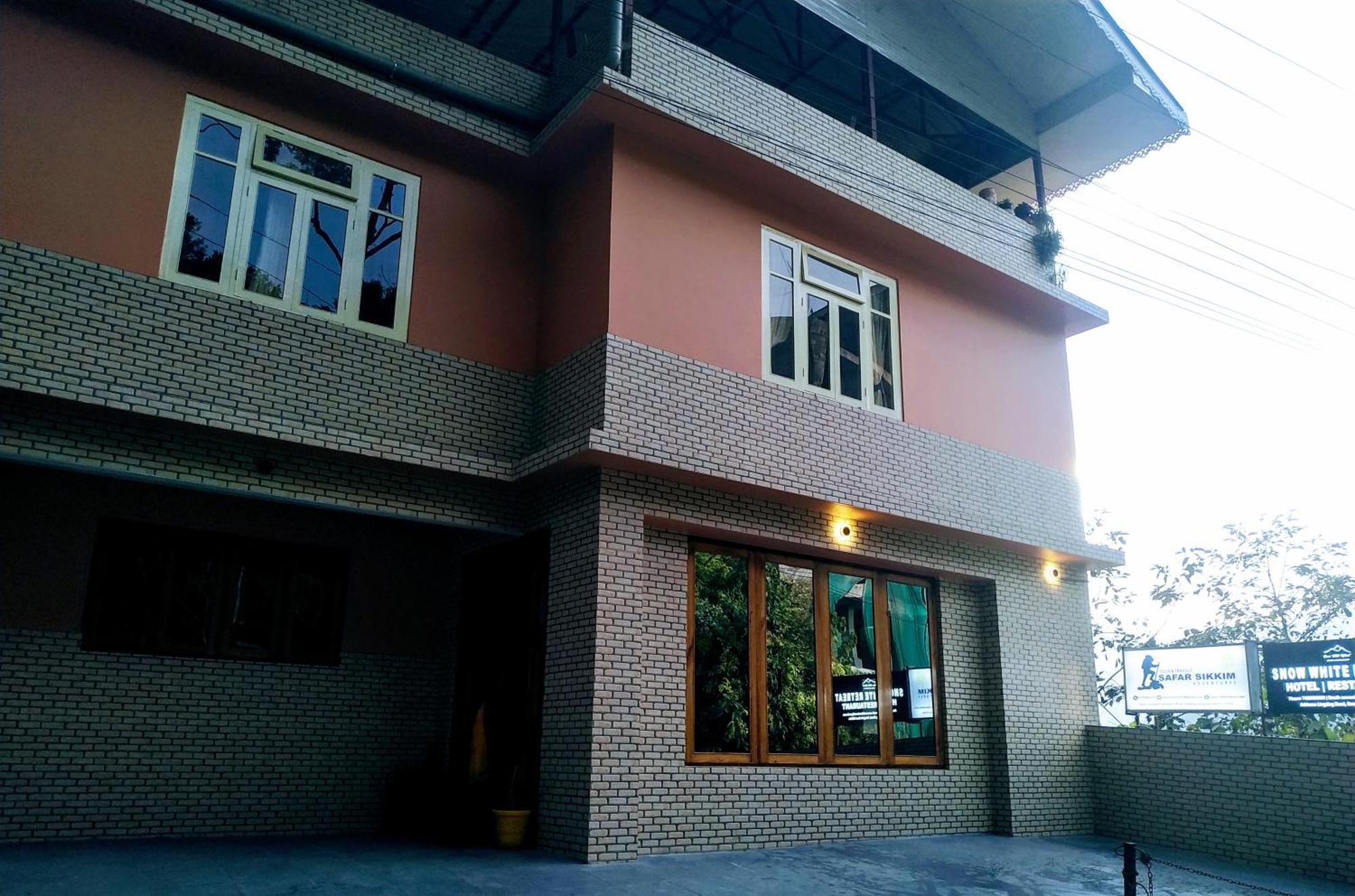 Snow White Retreat Hotel And Restaurant Gangtok Exterior photo